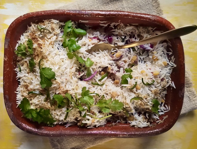 Overhead_image_of_Indian-style_rice_and_peas