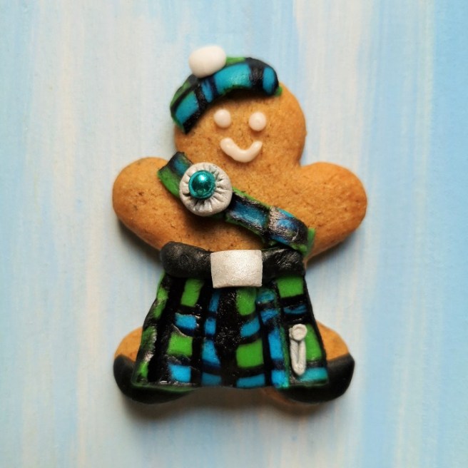 Small_gingerbread_man_with_icing_kilt_and_Highland_regalia