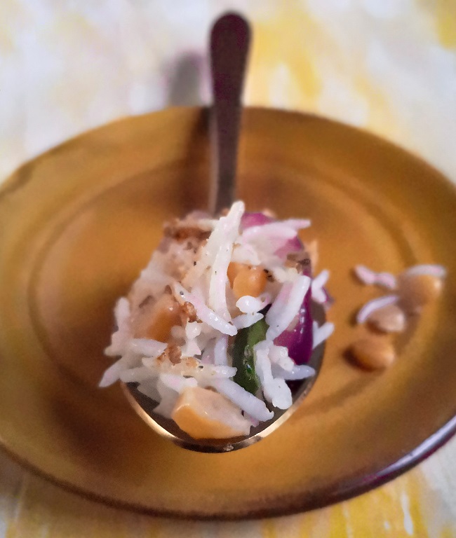 Large_brass_serving_spoon_full_of_rice_and_peas