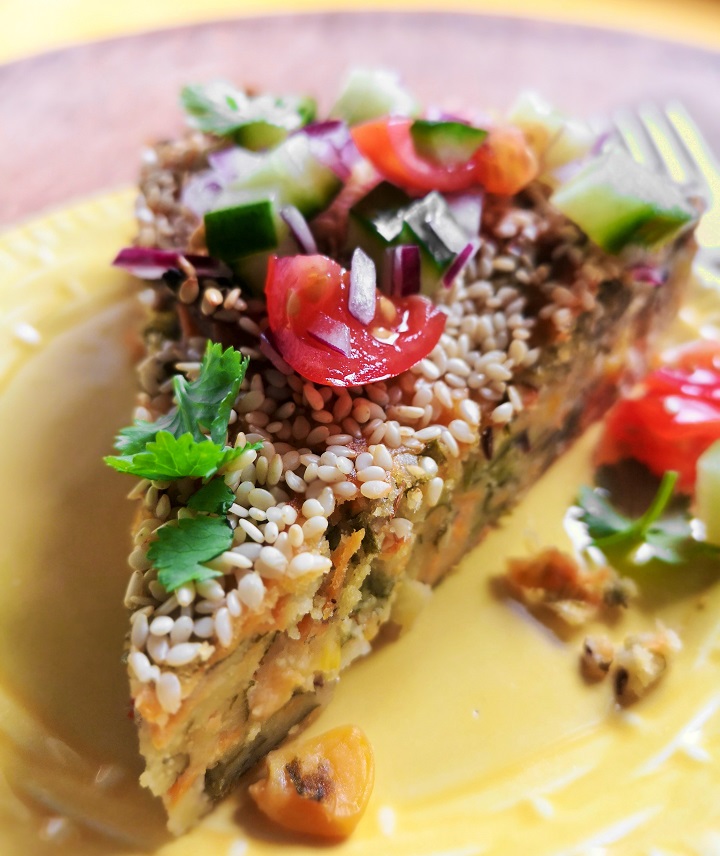 Gujerati-style_spiced_vegetable_cake_serving_slice