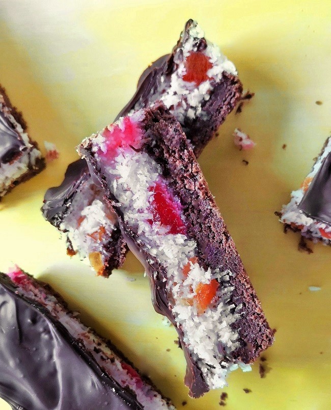 Overhead_close-up_on_2_slices_of_tutti_frutti_coconut_cake