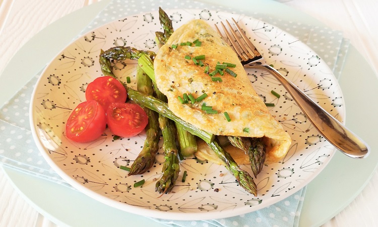 Egg-less_vegan_omelette_filled_with_roasted_British_asparagus