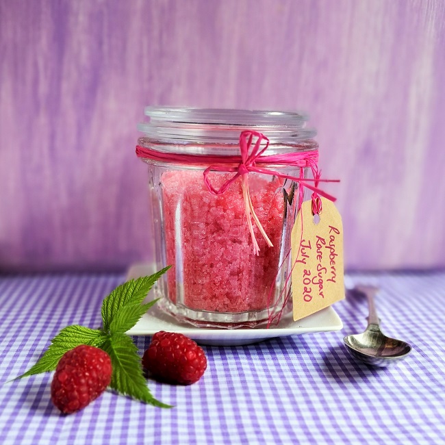 Glass-Jar_of_homemade_raspberry_and_rose_sugar