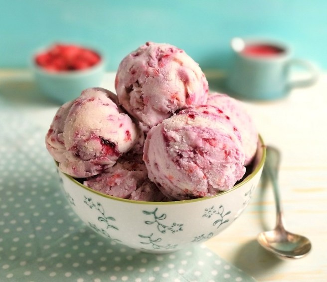 China_bowl_piled_with_small_scoops_of_berry_flavoured_vegan_ice_cream