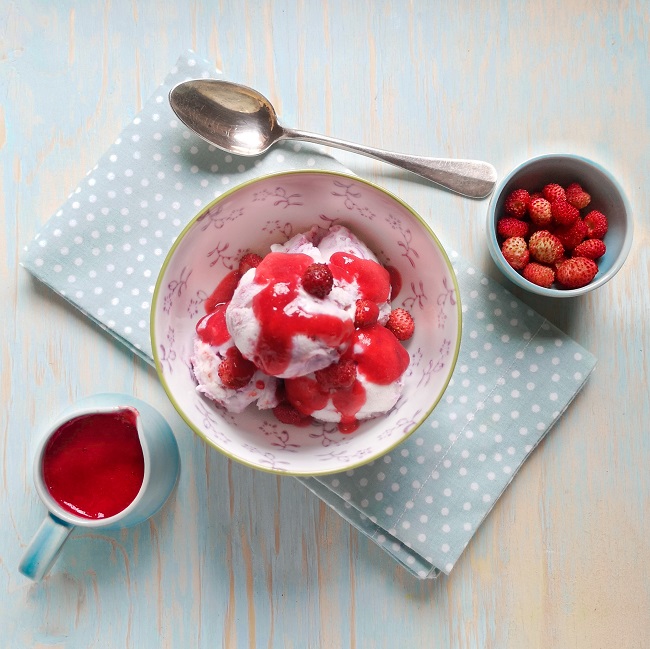 Overhead_image_of_a_bowl_of_homemade_vegan_berry_ice_cream