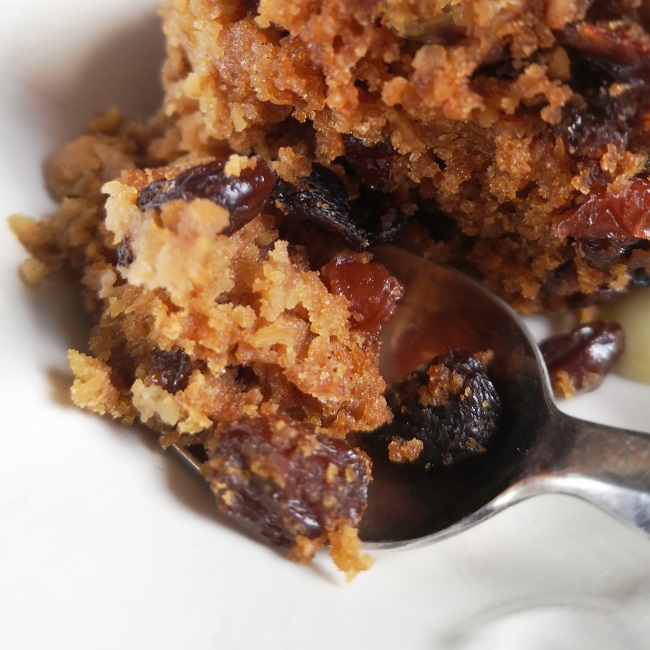 Close-up_of_spoonful_homemade_clootie_dumpling