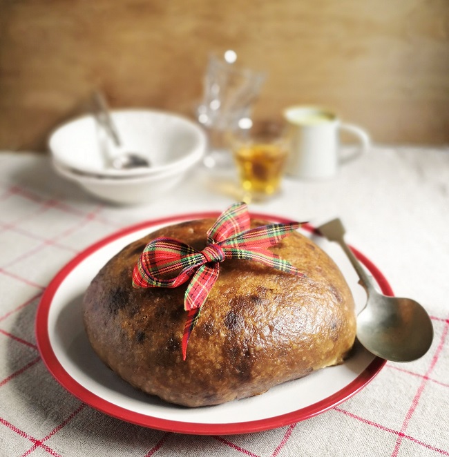 Whole_clootie_dumpling_ready_to_serve_for_Burns_night_2021
