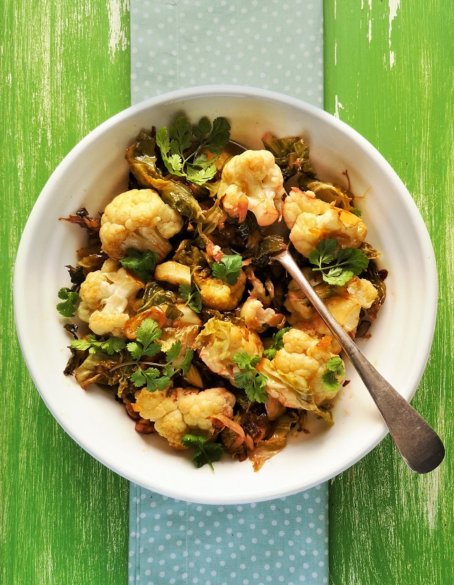 Serving_bowl_of_soy-braised_cauliflower