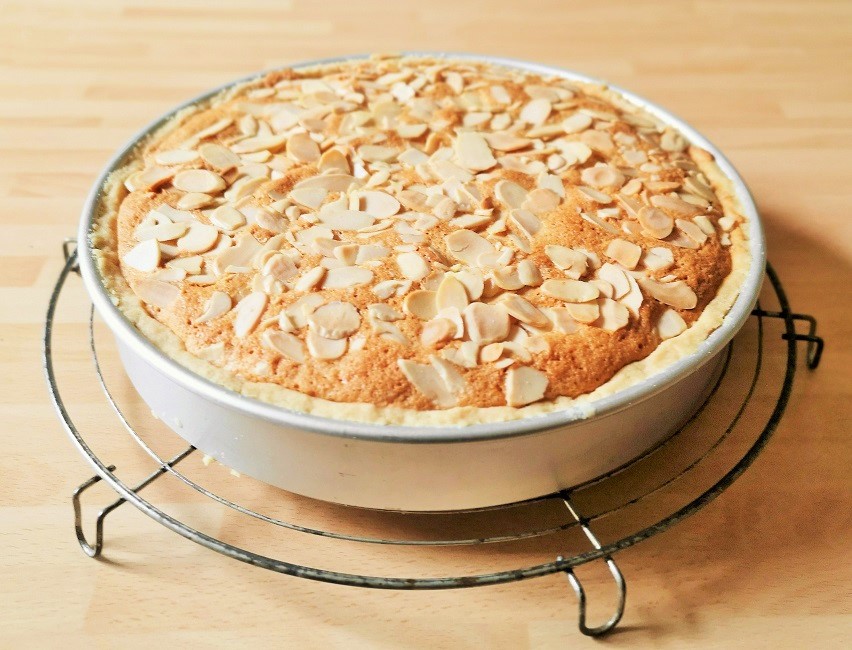 Homemade_cherry_Bakewell_tart_cooling_on_a_wire_rack