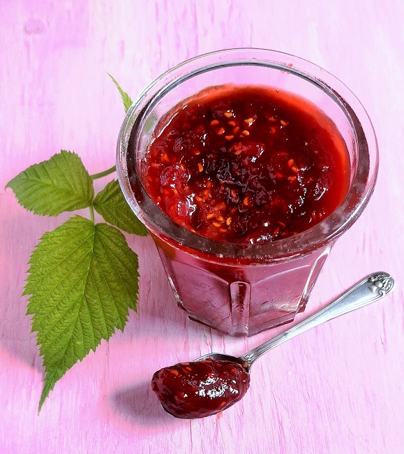 Jar_of_homemade_raspberry_and_beetroot_jam