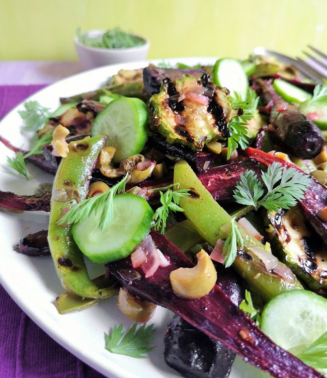 Seasonal_homegrown_vegetable_salad_close-up