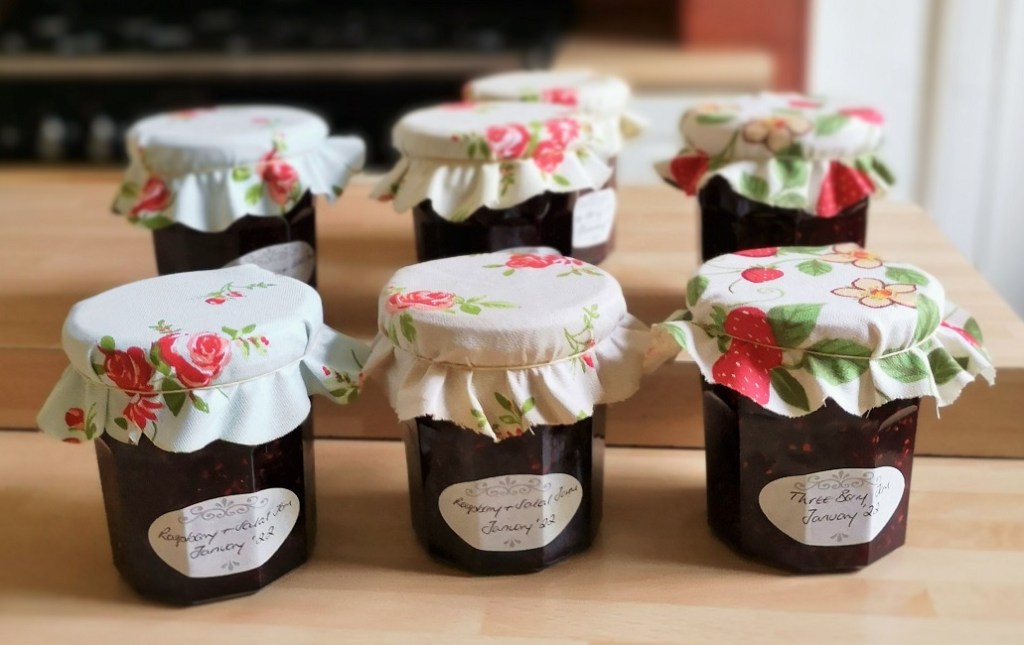7_jars_homemade_berry_jam_made_from_frozen_fruit