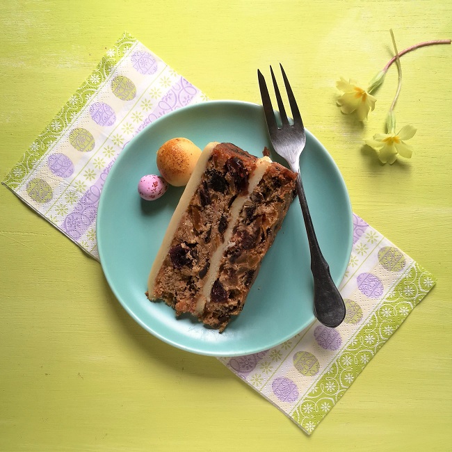 Slice_of_homemade_Simnel_Cake