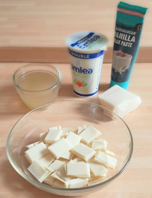 Vegan_white_chocolate_vegan_cream_block_coconut_aqua_fava_and_vanilla_bean_paste