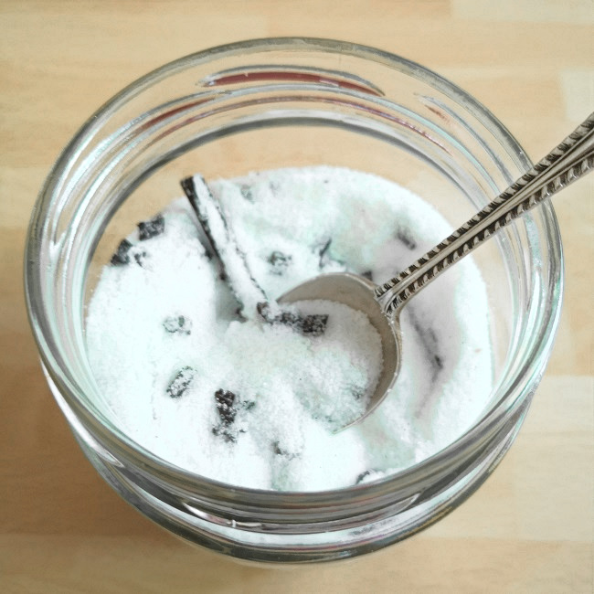 Jar_of_homemade_vanilla_sugar