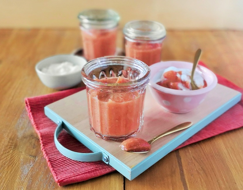 Homemade_fruit_butter_in_glass_jars_and_served_with_coconut_yogurt
