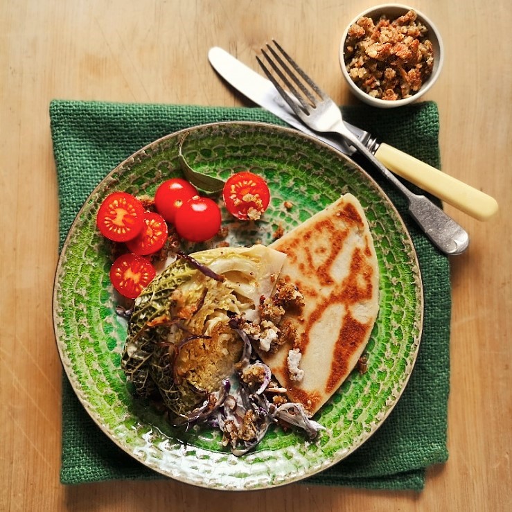 Savoy_cabbage_gratin_with_tattie_scone_and_tomatoes