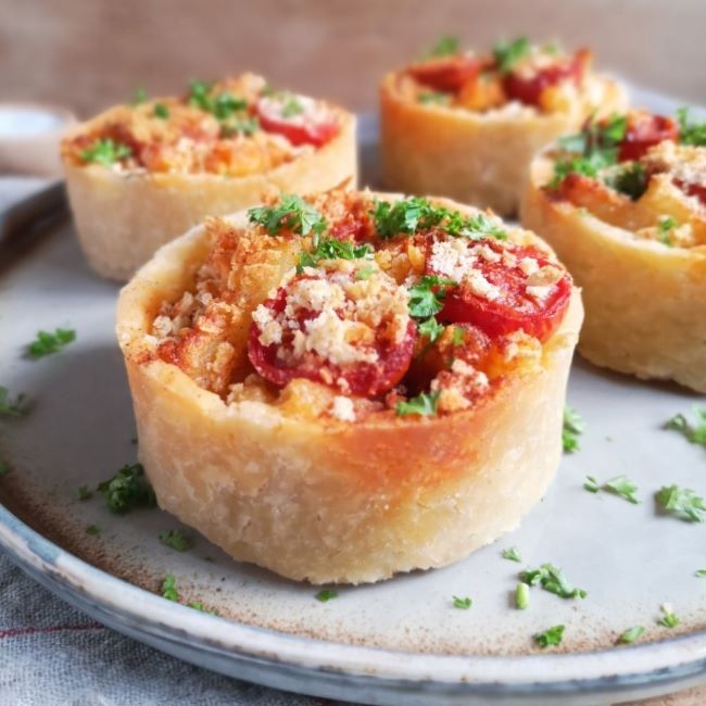 Close-up_on_a_homemade_gluten-free_dairy-free_vegan_macaroni_pie