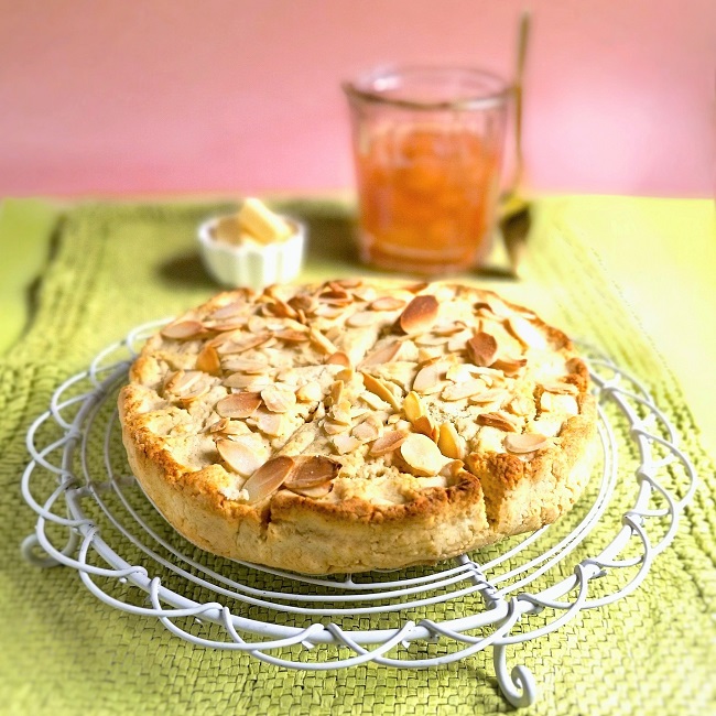 Round_of_gluten-free_dairy-free_vegan_homemade_almond_scone