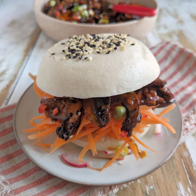 Gluten-free_vegan_steamed_sesame_bun_filled_with_gochujang_mushrooms