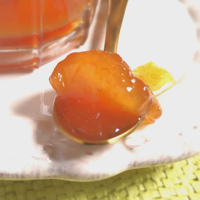 Spoonful_of_homemade_peach_jam