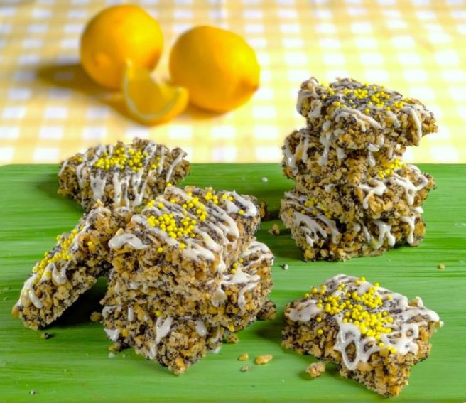 Gluten-free_dairy-free_and_vegan_Lemon_and_poppyseed_microwave_flapjacks